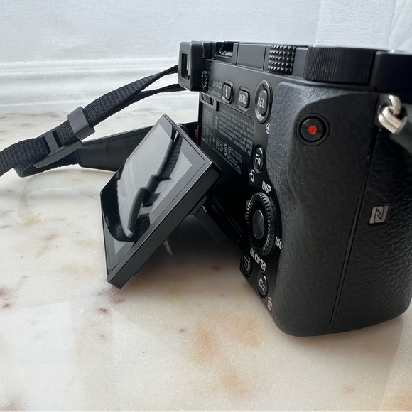 Sony Αlpha a6000 Mirrorless Camera - Full Bundle!! - Picture 8 of 15